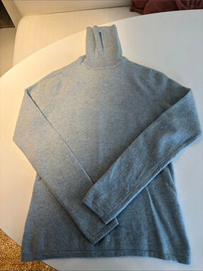 Lord &  Taylor Cashmere Turtleneck in Light Blue Like New - Small